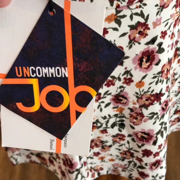 NWT Floral Blouse with Flowy Sleeves - Picture 3 of 4